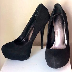 Black velvet shoes Size 6